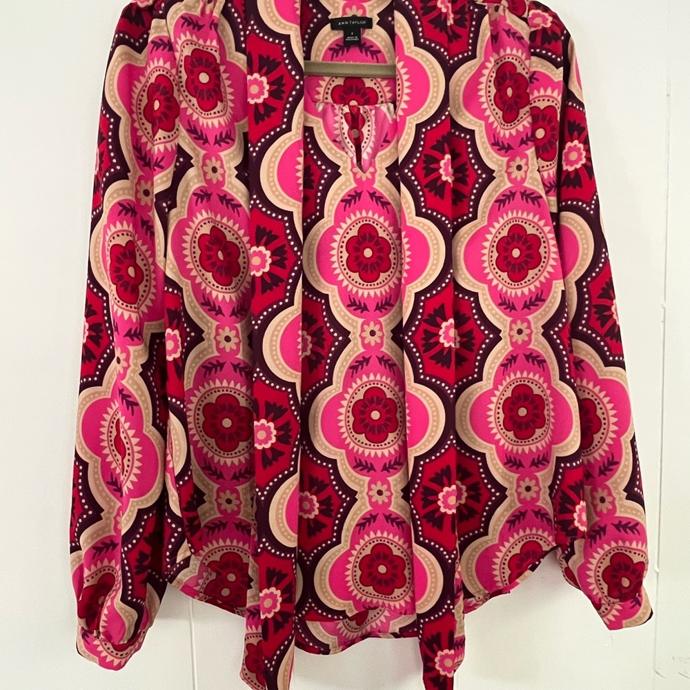 Ann Taylor Floral Mixed Media Tie Neck in Melrose Pink Top Blouse Size Small - Picture 8 of 16
